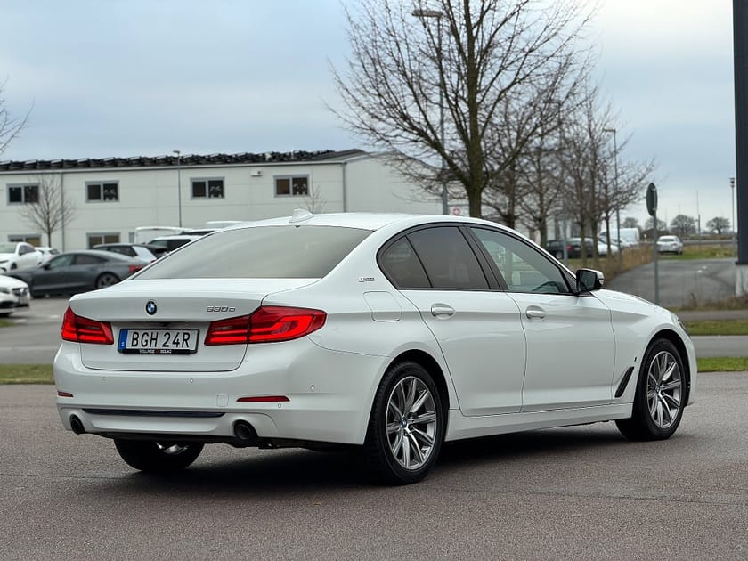Bild 5 av BMW 530e iPerformance Sedan Sport line 360 kamera Navi