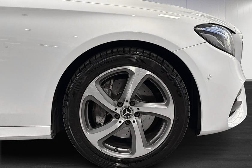 Bild 5 av Mercedes-Benz E 220 T d 4MATIC AMG Line Panorama Drag 194hk