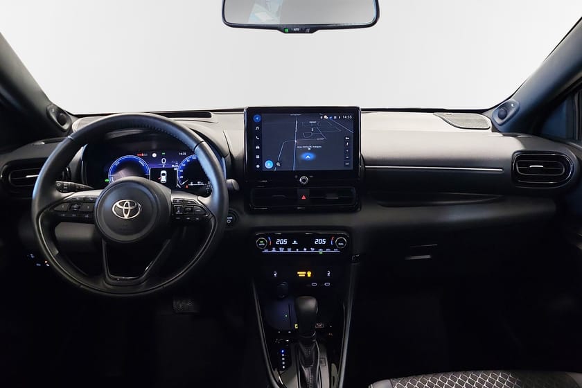 Bild 3 av Toyota Yaris Hybrid 130 1,5 Style Bi-tone JBL / Vinterhjul