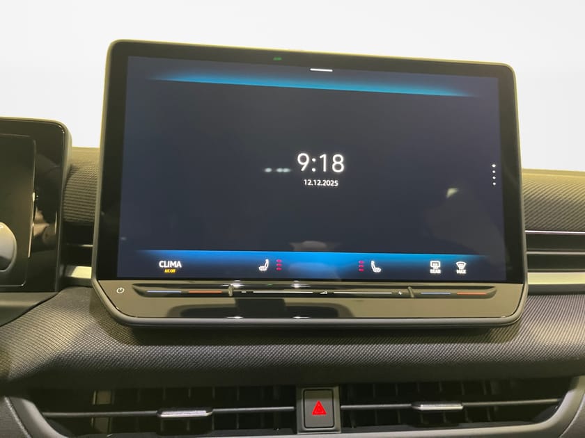 Bild 3 av Volkswagen T-Roc 1.5 eTSi 150hk *Teknikpaket/Backkamera*