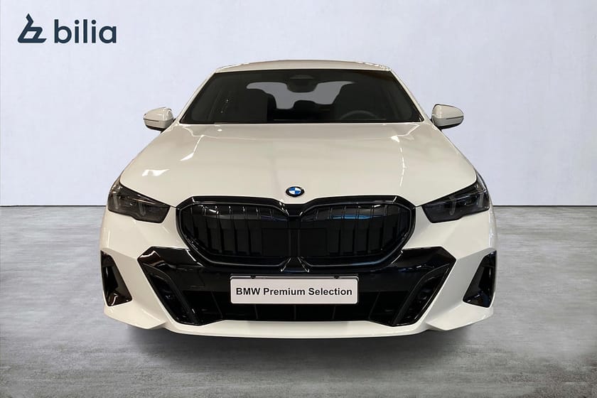 Bild 5 av BMW 520d xDrive Sedan M Sport Pro Värmare H/K Dragkrok IconicGlo