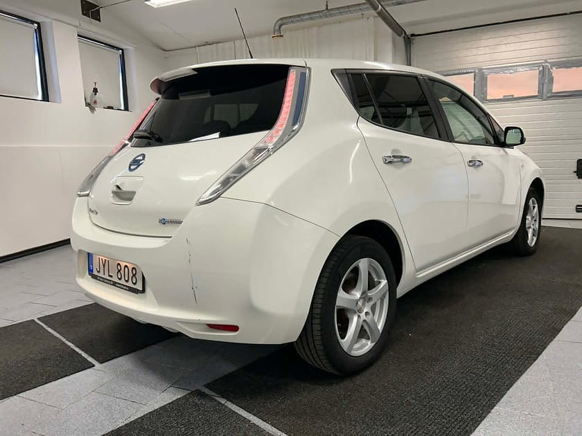 Bild 2 av Nissan Leaf Tekna 30 kWh 109 hk 3470 mil 360 kamera Navi