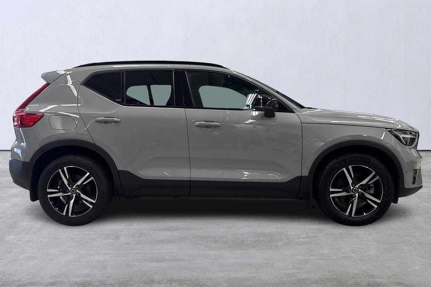 Bild 3 av Volvo XC40 B3 FWD Bensin Plus Dark