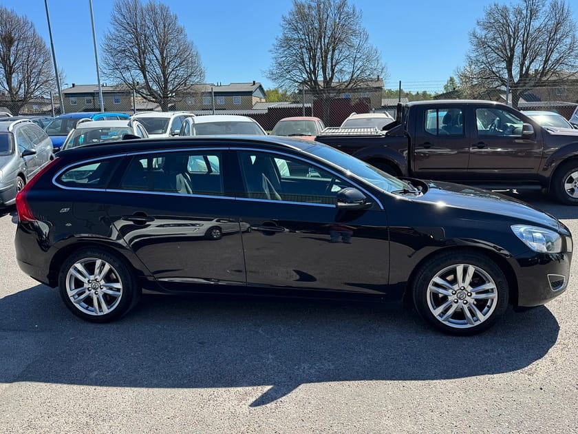 Bild 5 av Volvo V60 T3 150hk Momentum|1-BRUK|NYSERV|DRAG|SoV|