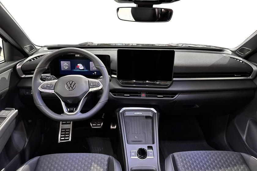 Bild 5 av Volkswagen T-Roc eTSI 150hk R-Line *OMGÅENDE LEVERANS*
