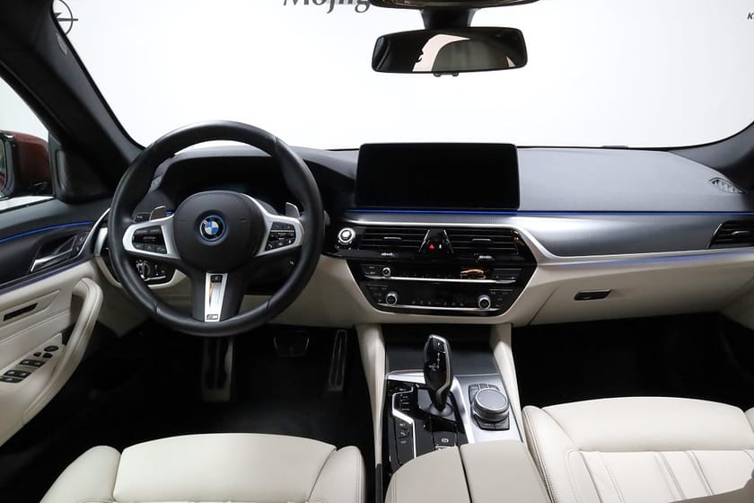 Bild 3 av BMW 545e xDrive Sedan 545 | M Sport Pro | Innovation | Komfortstol