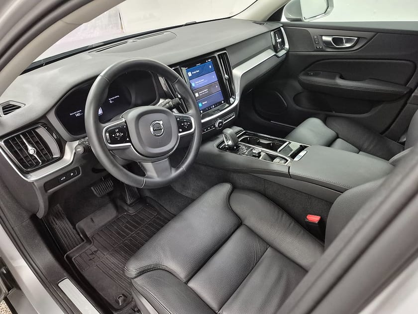 Bild 2 av Volvo V60 T6 Recharge Plus plug in AWD 350HK 4x4 Läder