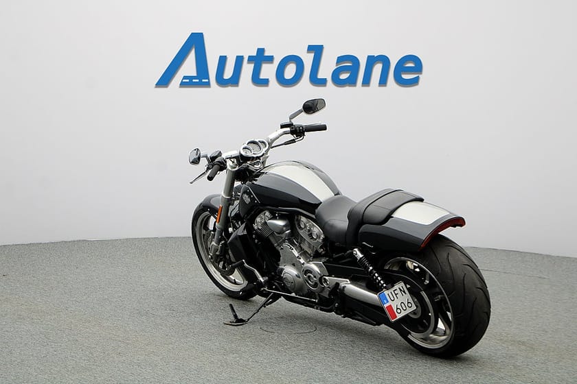Bild 3 av Harley-Davidson VRSCF V-Rod Muscle * Vance & Hines, Nyservad