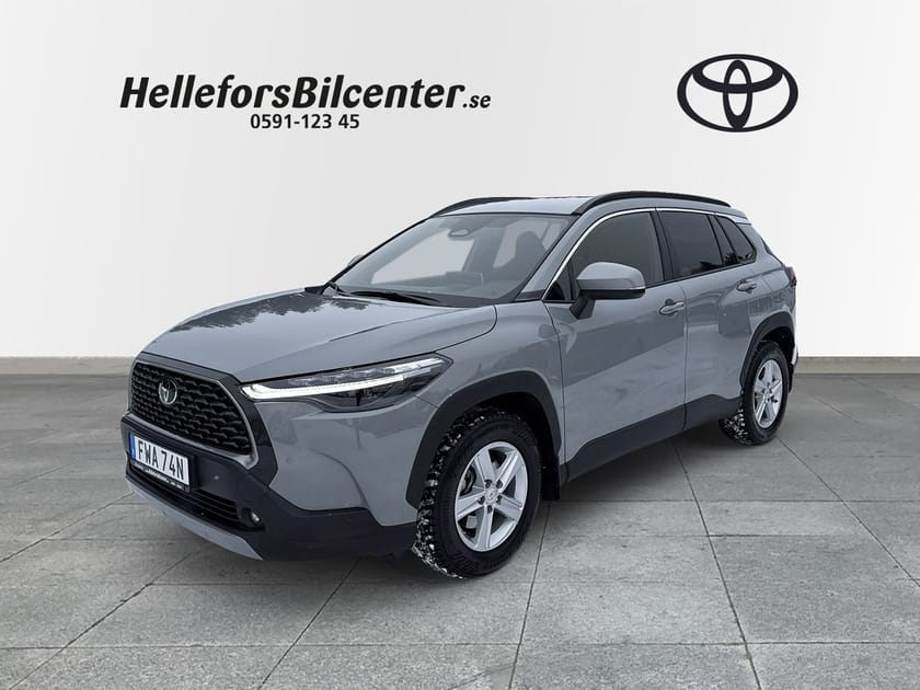 Bild 1 av Toyota Corolla Cross Hybrid AWD-i Style V-Hjul P-Sensorer Värmare