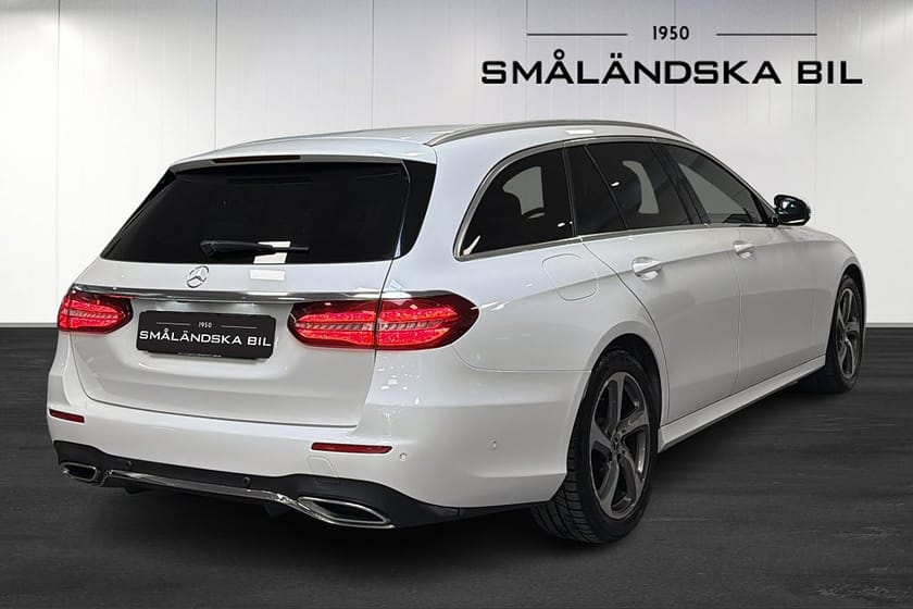 Bild 4 av Mercedes-Benz E 220 T d 4MATIC AMG Line Panorama Drag 194hk