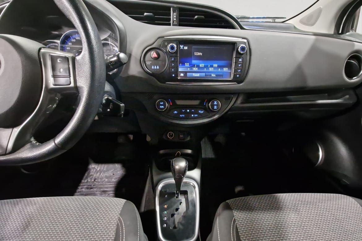 Toyota Yaris Hybrid e-CVT, 101hk, 2015