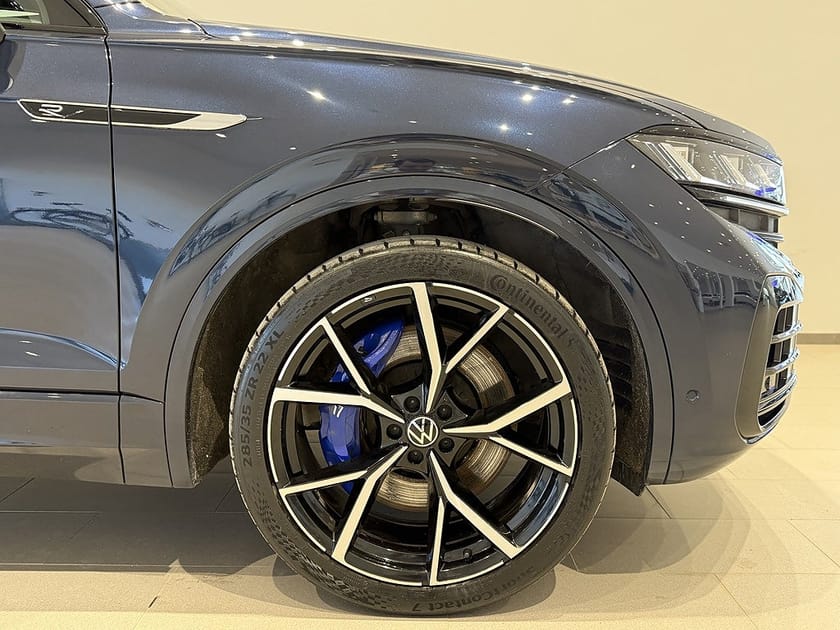Bild 4 av Volkswagen Touareg R eHybrid 3.0 TSI E-HYBRID Drag 360-Kam HuD