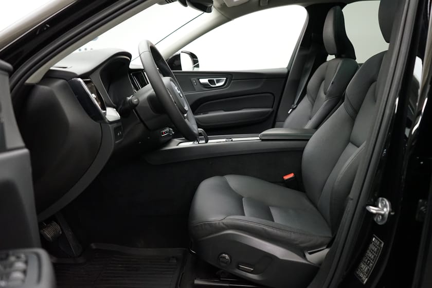 Bild 5 av Volvo XC60 Recharge T6 Core Edition, Dragkrok, Baklucka elmanövrerad, Navigation