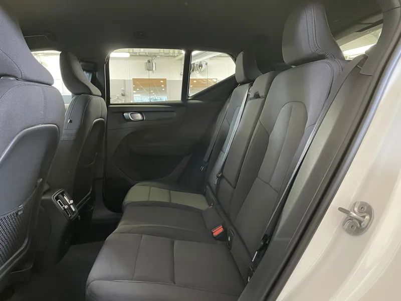 Bild 16 av 16 – Volvo EX40 Single Motor Extended Range M R Plus Black SE Plus Special Edition