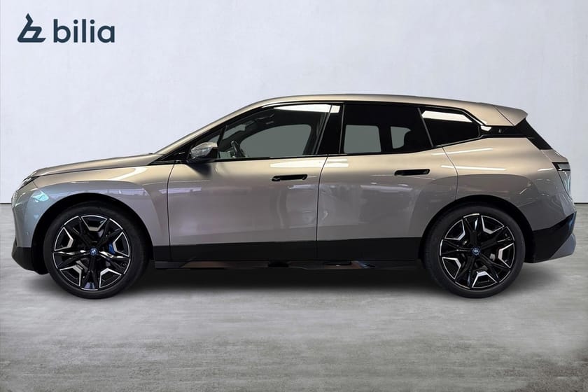 Bild 3 av BMW iX xDrive40 xDrive 40 Sportline | Comfort | H&K | Drag | Panorama