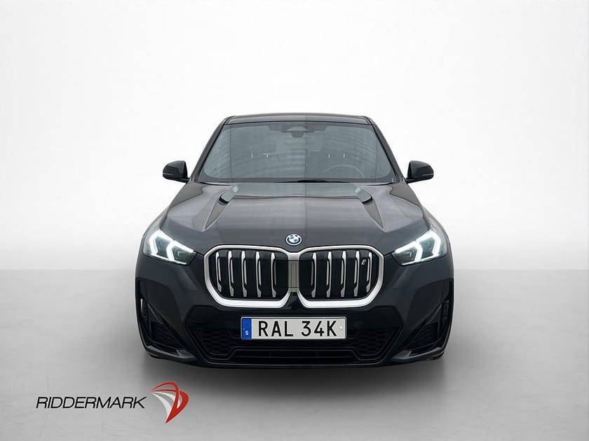 Bild 3 av BMW iX1 xDrive30 M Sport Skinn Kamera CarPlay MOMS Drag H/K