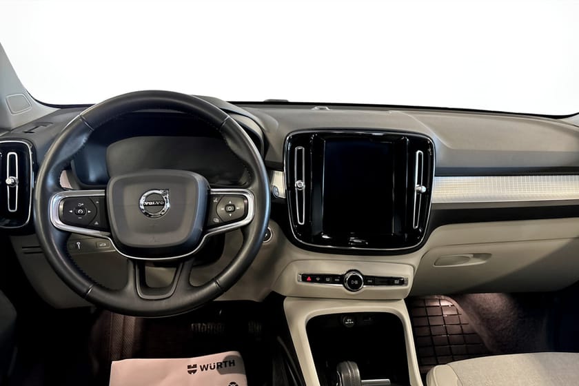 Bild 4 av Volvo XC40 T4 AWD Momentum Advanced Edition