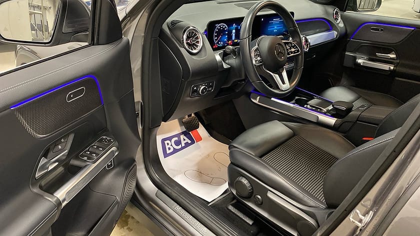 Bild 2 av Mercedes-Benz EQB 300 4MATIC Progressive, Backkamera, Värmare