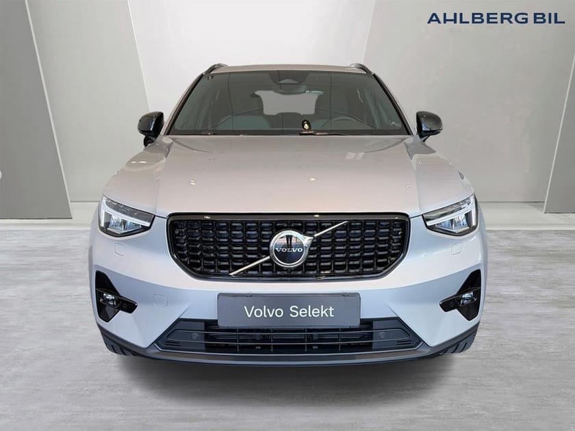 Bild 5 av Volvo XC40 B3 FWD Bensin Plus Dark, Tonade Rutor,  Klimatpaket,  Parkeringskamera bak