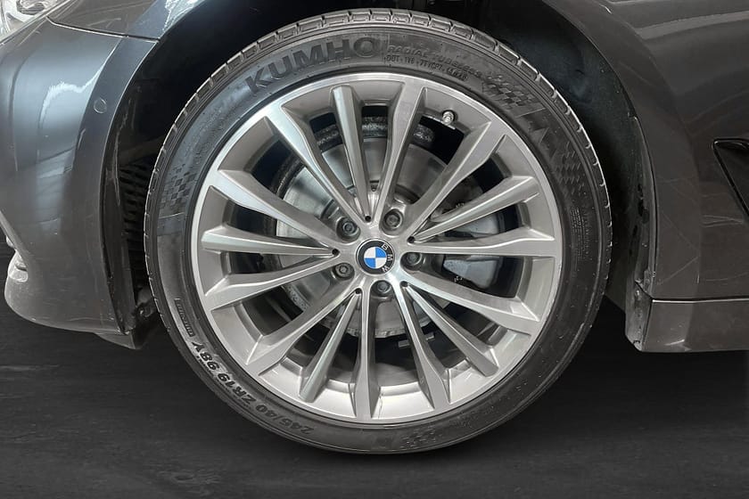 Bild 5 av BMW 520d Touring Sport line Shadow Pano B-kam Värmare H&K