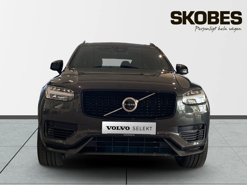 Bild 2 av Volvo XC90 7-seater Recharge T8 Ultimate Dark Sollucka, Bränslevärmare, Sportstolar, 360 Kamera, Head-up Display
