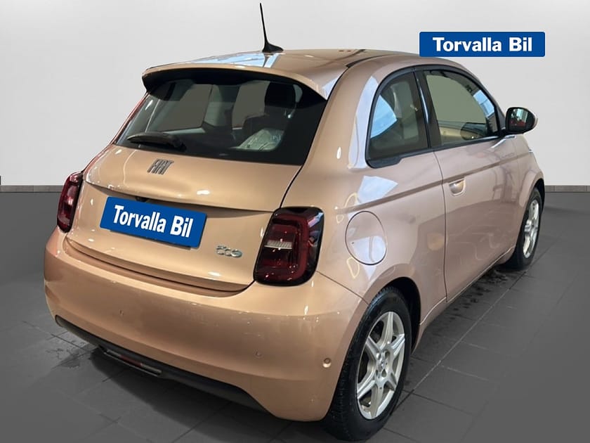 Bild 5 av Fiat 500e ICON Back kamera parksensor fram + bak Vinterhjul