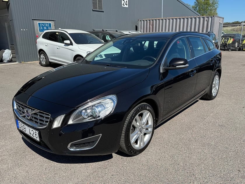 Bild 2 av Volvo V60 T3 150hk Momentum|1-BRUK|NYSERV|DRAG|SoV|