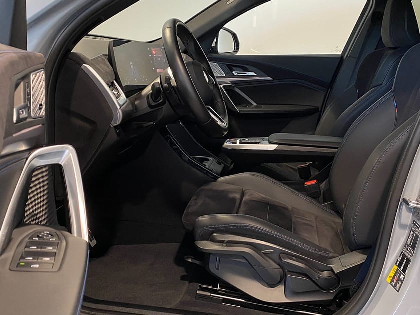 Bild 4 av BMW iX2 xDrive30 M-Sport Drag H/K Adaptiv Farthållare