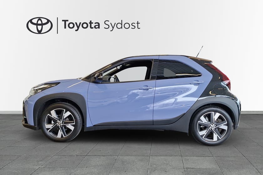 Bild 3 av Toyota Aygo X Hybrid Pulse (nybil) backkamera trådlös laddare