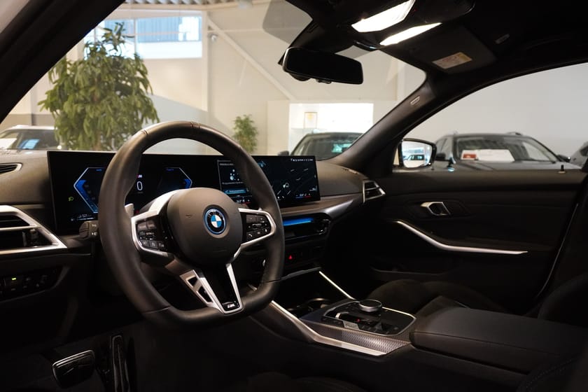 Bild 2 av BMW 330e Touring M-Sport Drag Kamera Tonade Apple CarPlay 292hk