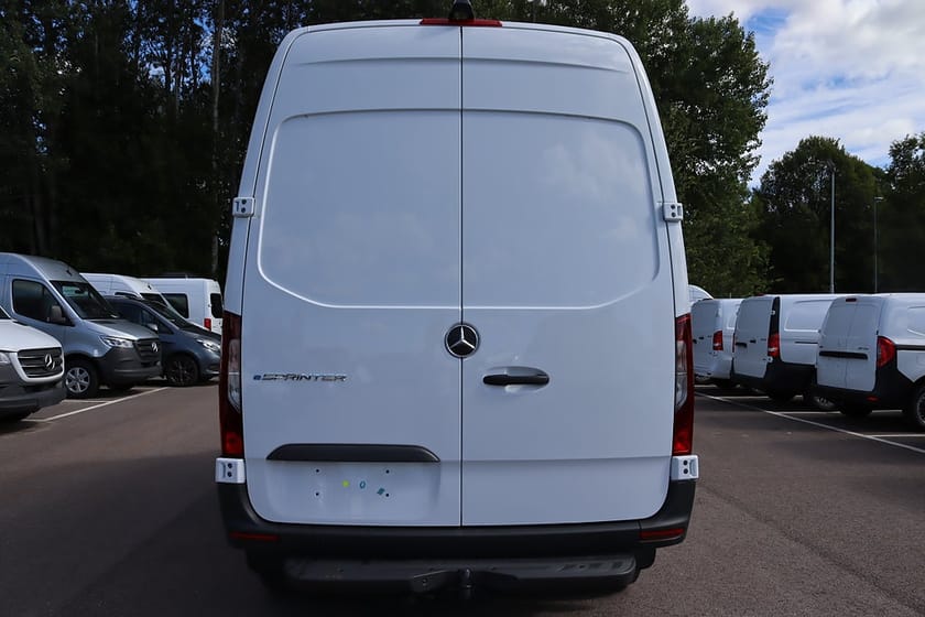 Bild 4 av Mercedes-Benz eSprinter 420 81 kWh Skåp A2 100% El