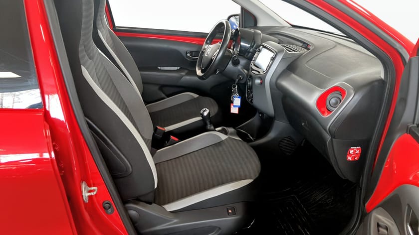 Bild 3 av Toyota Aygo X-PLAY 1.0 VVT-i KAMERA CARPLAY FARTHÅLLARE