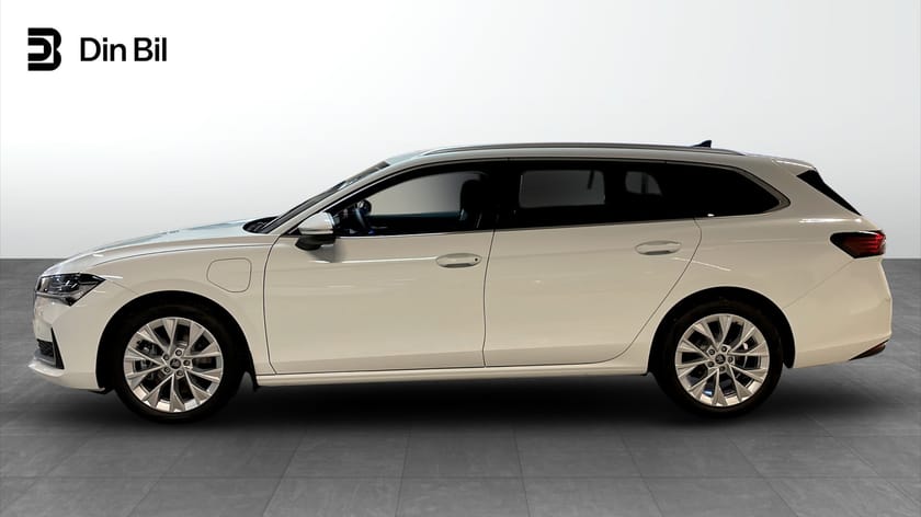 Bild 2 av Škoda Superb iV Combi 204 hk Laddhybrid Selection Drag P-Värm