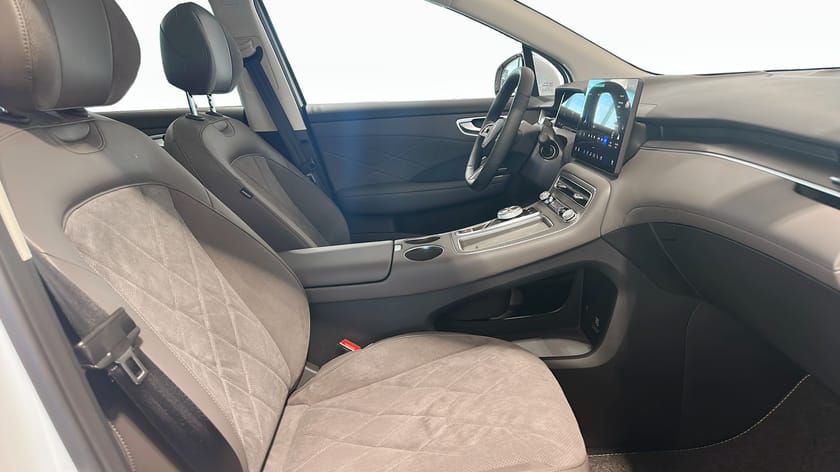 Bild 3 av MG S6 EV Dual Motor LUXURY AWD 77KWH  / RÄTEKAMPANJ / PL från 7195 /