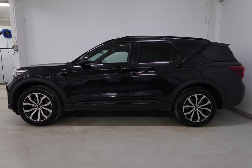 Bild 3 av Ford Explorer Plug-In Hybrid 7-Sits MOMS ST-Line Pano Drag B&O 360° 457hk