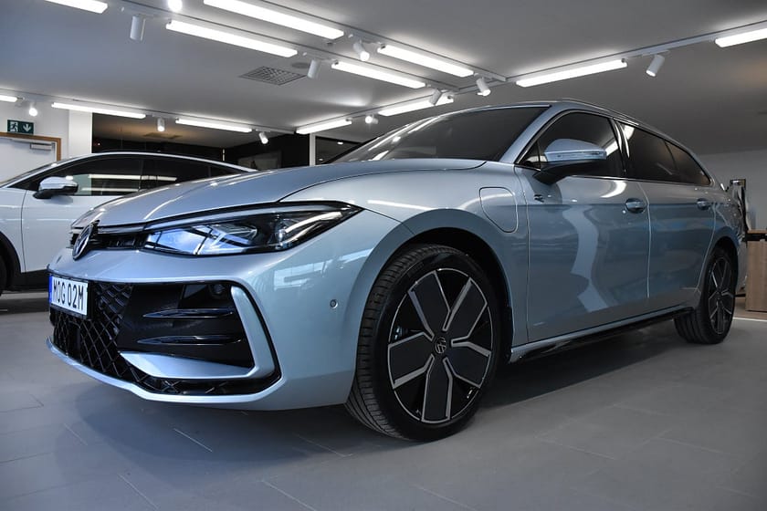 Bild 1 av Volkswagen Passat Variant eHybrid 272hk R-Line Privatleasing 4995kr tom 24/5