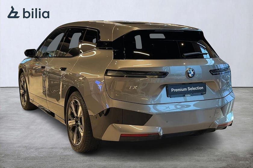 Bild 4 av BMW iX xDrive40 xDrive 40 Sportpaket | Innovation | H&K | Drag | Pano