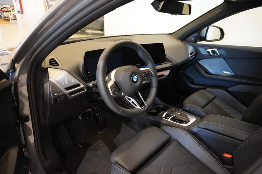 Bild 2 av BMW 120 M Sport Premium DA H K Navigation Rattvärme