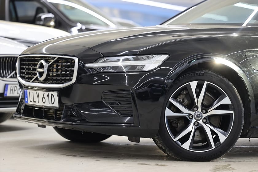 Bild 4 av Volvo V60 Recharge T8 AWD 392hk R-Design Pano Drag Navi