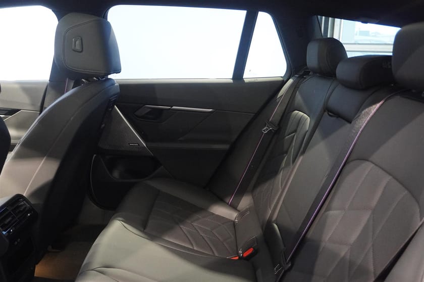 Bild 4 av BMW i5 eDrive40 Touring M Sport Pro Panorama Fartpilot Pro Drag