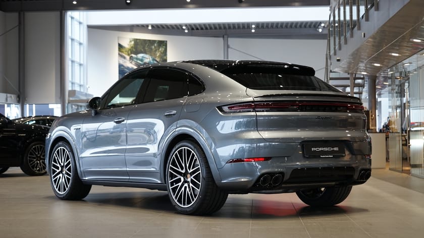 Bild 2 av Porsche Cayenne E-Hybrid Coupé Black Edition