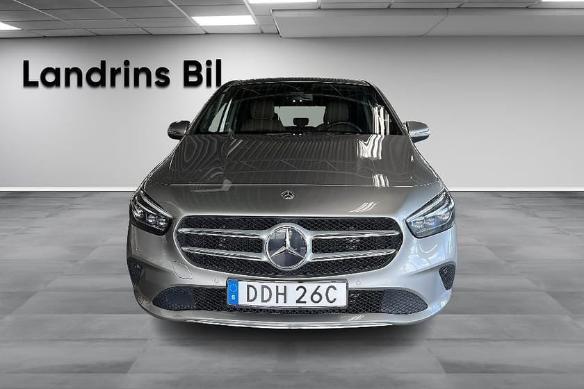 Bild 2 av Mercedes-Benz B 200 d / Backkamera / Multibeam strålkastare / Navi