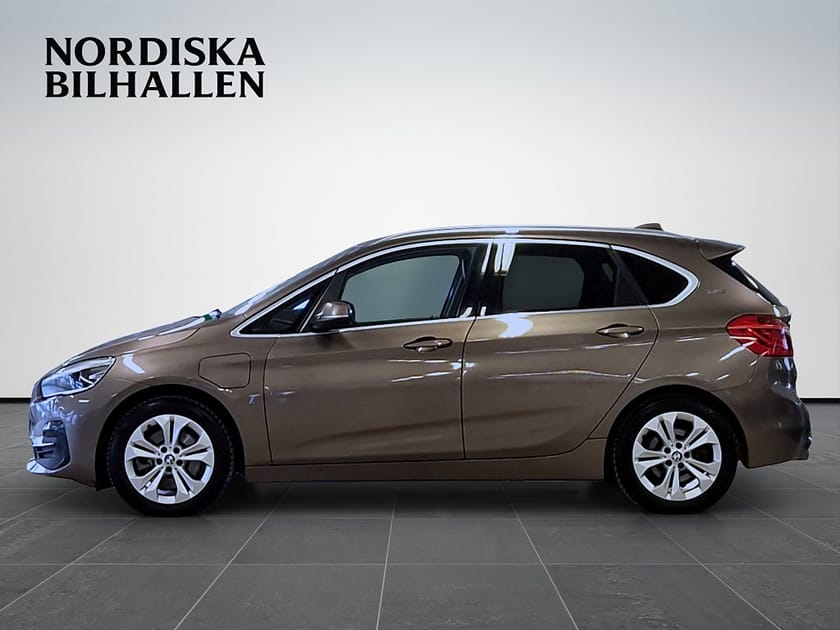 Bild 4 av BMW 225xe Active Tourer Steptronic Luxury Line Pano GPS HUD Kam