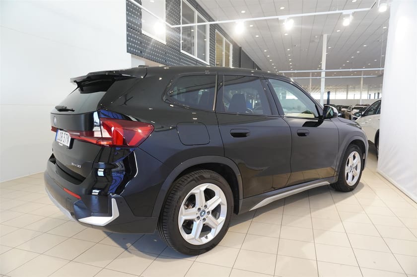 Bild 5 av BMW iX1 xDrive30 xLine Rattvärme Drag Driving Assistant Plus Tonade Rutor