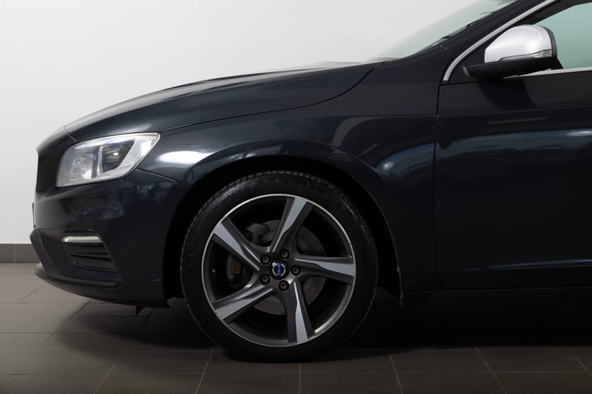 Bild 4 av Volvo V60 D4 AWD Geartronic 190hk R-design Drag/Bkamera/Ledramp