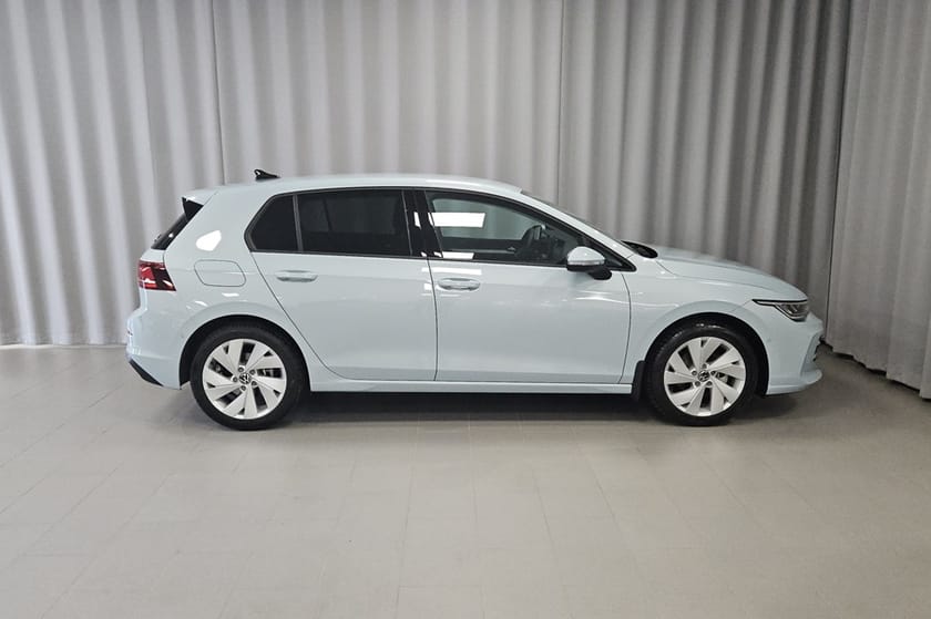 Bild 4 av Volkswagen Golf Lífe 1.5 eTSI 150HK P-Värm Drag Aut