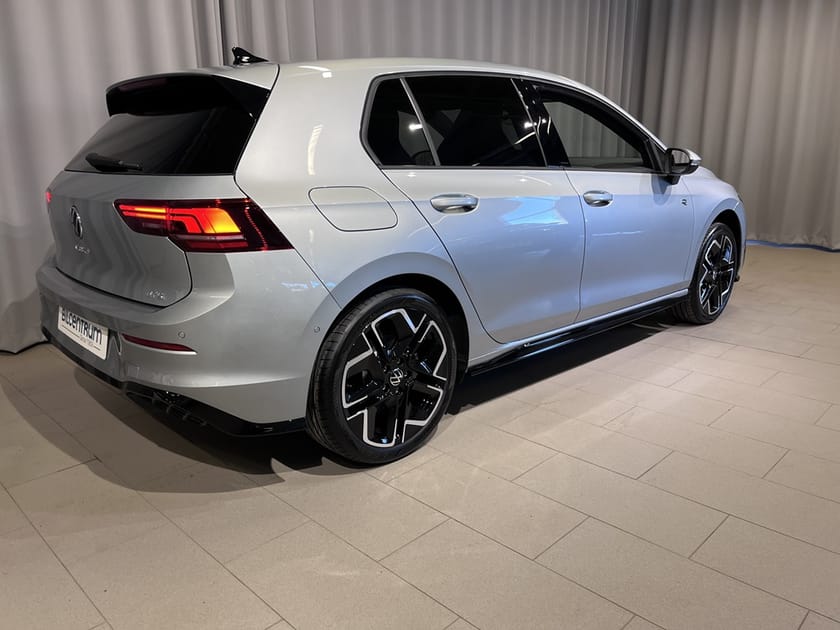 Bild 5 av Volkswagen Golf R-LINE 1,5 eTSI 150HK DSG, Drag