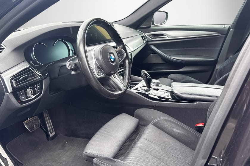 Bild 3 av BMW 520d Touring M-SPORT ADAPTIV F-HÅLLARE/DRAG/NYSERVAD