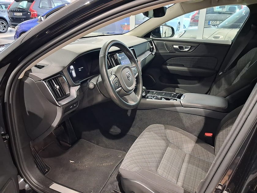 Bild 2 av Volvo V60 T6 Recharge Core Edition plug in AWD 350HK 4x4