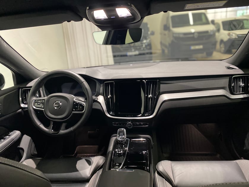 Bild 2 av Volvo V60 T6 Plus Dark Edition